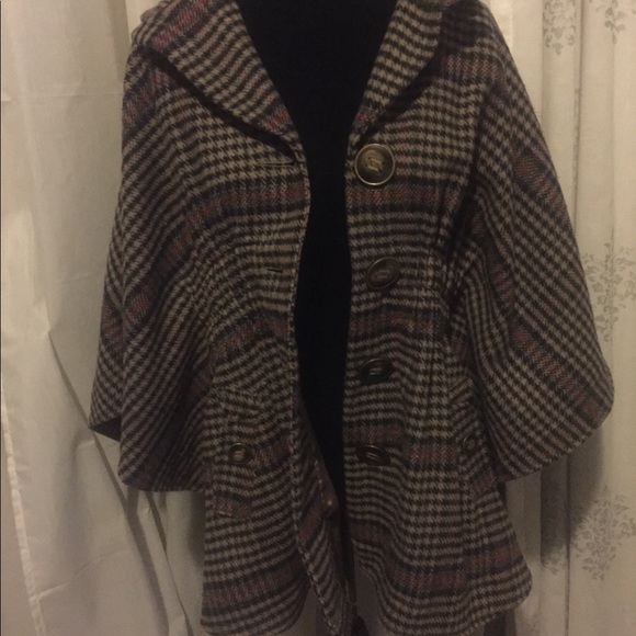 Cape coat - Picture 5 of 8